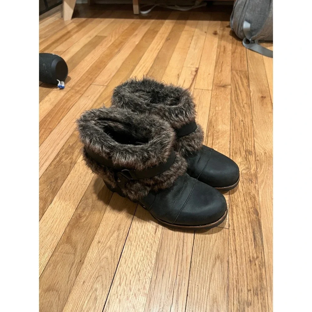 Sorel Joan of Arctic Wedge II Boots Black Leather Faux Fur Ankle Boot Excellent‎